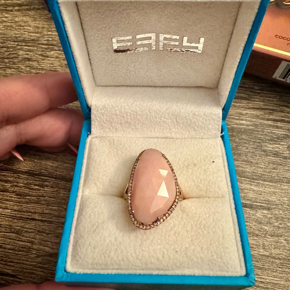 Effy Blush Pink Ring with Gold Detailing